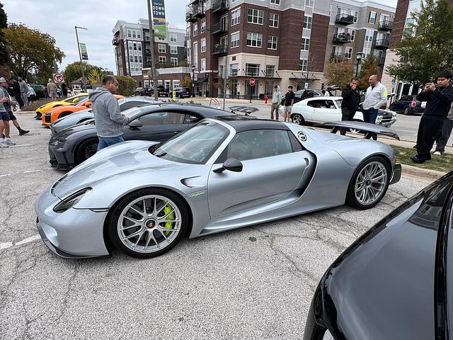 Scenes from a recent car show - Image 1